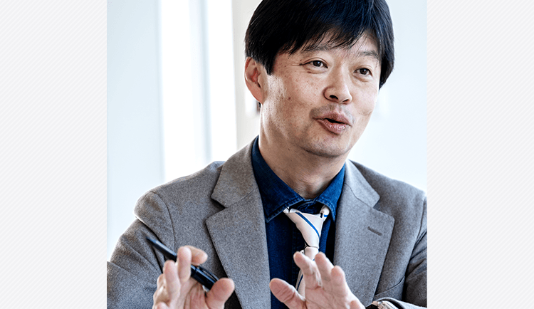 鈴木氏